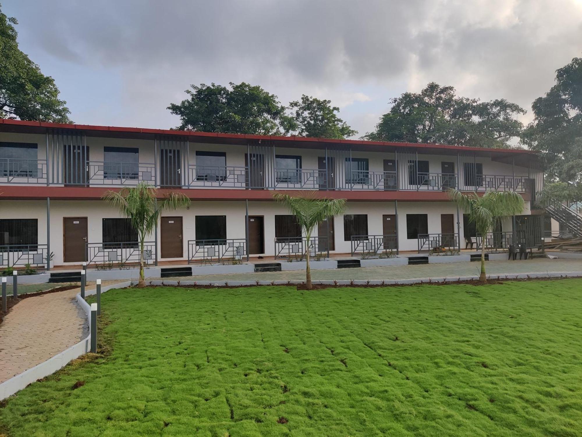 Pushp Vatika Resort & Lawns Navi Mumbai Exterior photo